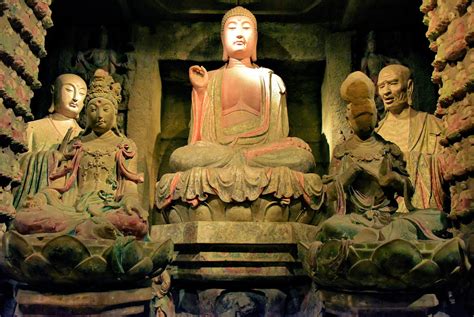  Zhangshan Mountain Grottoes: Kiinalainen historia ja ihmeelliset kalliopiirrokset!